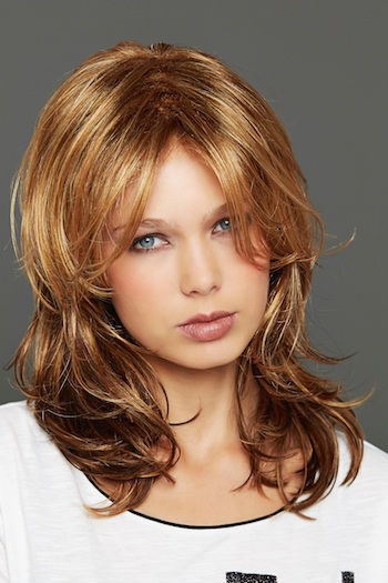 Perruque cheveux longs ondules marron-cuivres fibres portrait